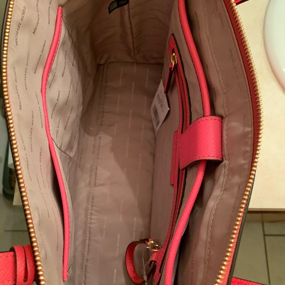 Michael Kors Maddie Tote NWT and dust bag - Picture 3 of 5